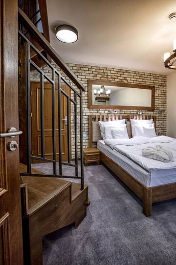 Фото номера Стандартный двухместный люкс с 1 кроватью Отель Hotel &amp; Spa **** Kasztel Uniejów г. Унеюв 3